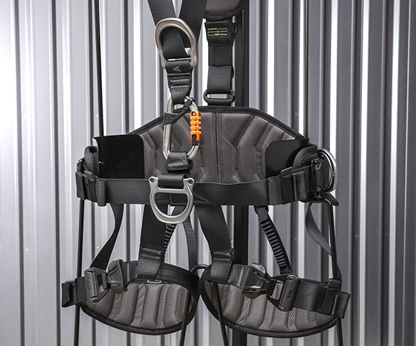 日本正規品 ペツル アバオ ファスト 国際バージョン サイズ1 ブラック/イエロー フルハーネス 墜落制止用器具規格適合 (C071DB01)(3342540845497) PETZL