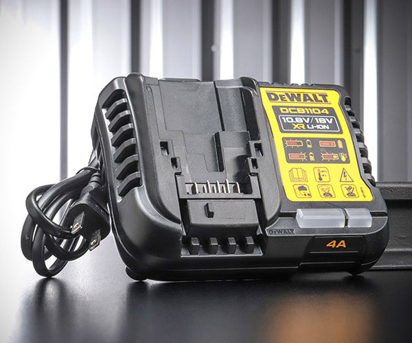 日本正規品 デウォルト 10.8V / 18V Li-ion 充電器 (DCB1104-JP)(4536178894791) DEWALT
