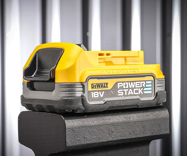 日本正規品 デウォルト 18V コンパクトバッテリー(1.7Ah) (DCBP034-JP)(4536178692120) DEWALT
