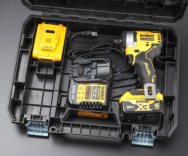 デウォルト 最大542Nm 18V XR1/2 ブラシレス インパクトレンチセット (5.0Ahバッテリー2個付) 差込角12.7mm DEWALT 正規品 (DCF911P2T-JP) (4536178692137)