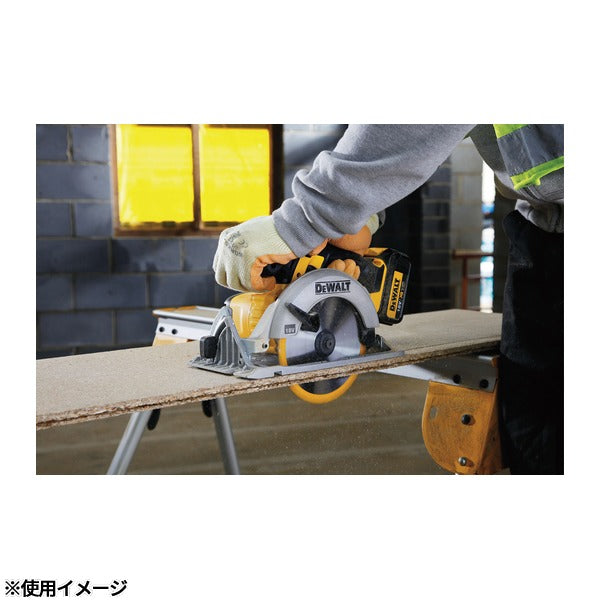 日本正規品 デウォルト 18V XR 165mm 充電式 丸ノコ 本体のみ 460W 切込み55mm 傾斜0-50° マグネシウムベース (DCS391N-XJ)(4536178692533) DEWALT
