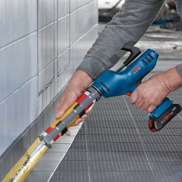 日本正規品 ボッシュ 18Vコードレスコーキングガン+バッテリー充電器セット GCG18V-310HSET 充電式コーキングガン 本体+5.0Ahバッテリー+充電器