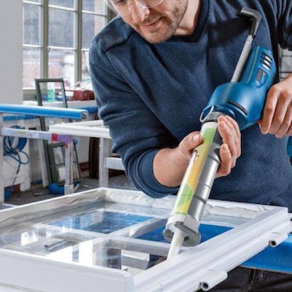 日本正規品 ボッシュ 18Vコードレスコーキングガン+バッテリー充電器セット GCG18V-310HSET 充電式コーキングガン 本体+5.0Ahバッテリー+充電器