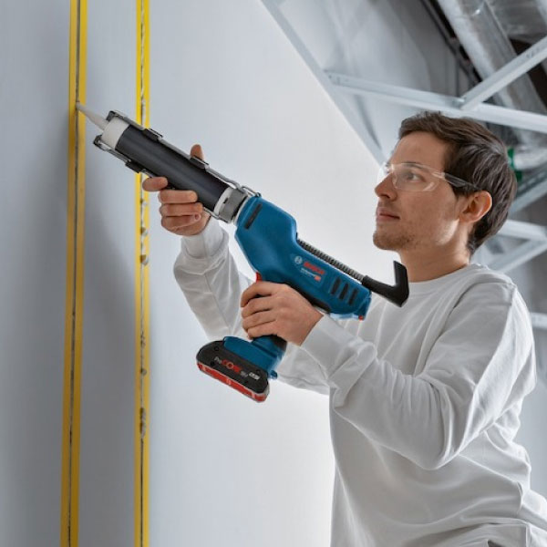 日本正規品 ボッシュ 18Vコードレスコーキングガン+バッテリー充電器セット GCG18V-310HSET 充電式コーキングガン 本体+5.0Ahバッテリー+充電器