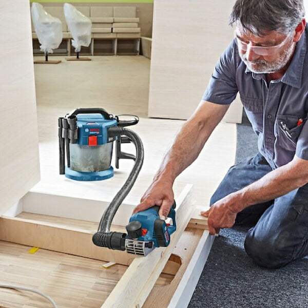 日本正規品 ボッシュ 10.8Vコードレスかんな+バッテリー充電器セット GHO10.8V-20HSET 充電式かんな 本体+3.0Ahバッテリー+充電器 電動カンナ