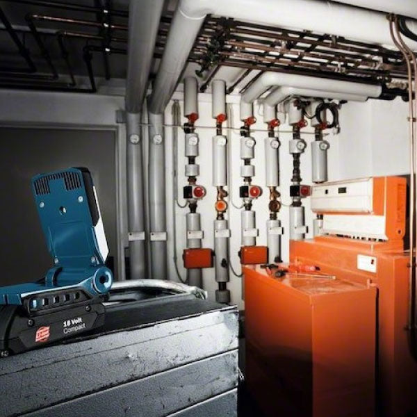 日本正規品 ボッシュ 18VコードレスライトLED+バッテリー充電器セット GLIVARILEDSET 充電式LEDライト 本体+5.0Ahバッテリー+充電器