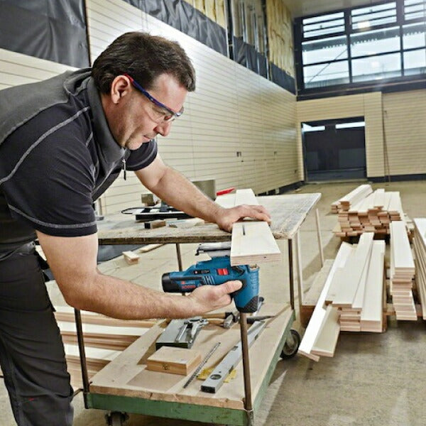 日本正規品 ボッシュ 10.8Vコードレスジグソー+バッテリー充電器セット GST10.8V-LIHSET 充電式ジグソー 本体+3.0Ahバッテリー+充電器