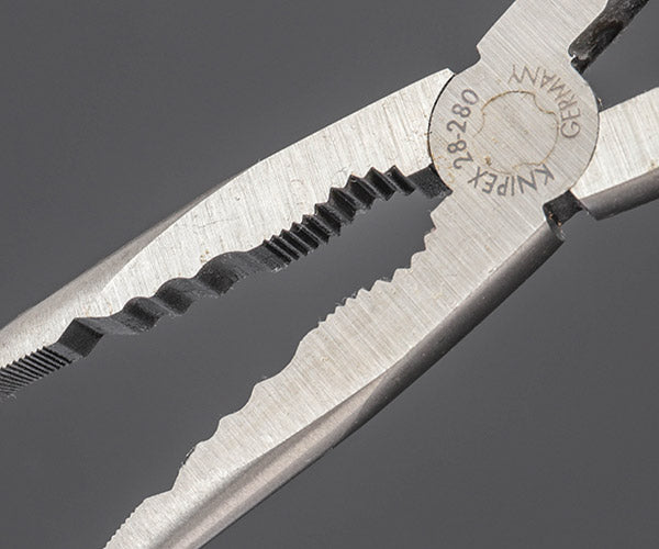 日本正規品 クニペックス ロングリーチベントニードルノーズプライヤー (2881-280SB)(4003773080886) KNIPEX