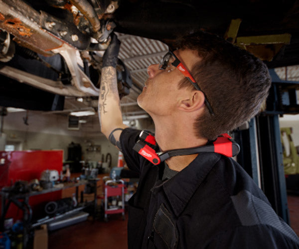 日本正規品 ミルウォーキー REDLITHIUM USB 充電式ネックライト (L4 NL400-301 JP)(4573592040229) milwaukee