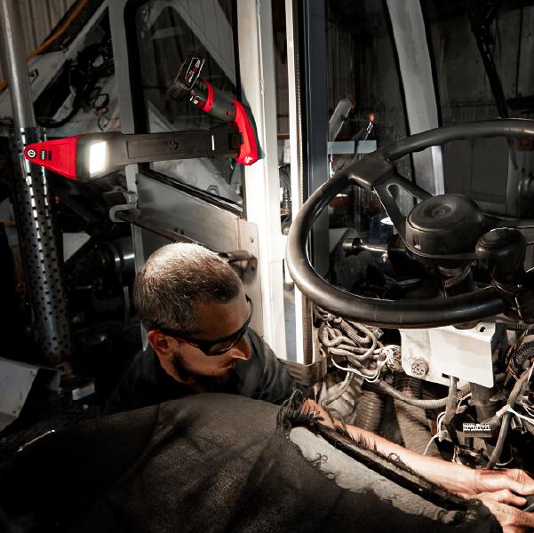 日本正規品 ミルウォーキー M12 マグネットアンダーライト (M12 UCL-0 APJ)(4573592040144) milwaukee