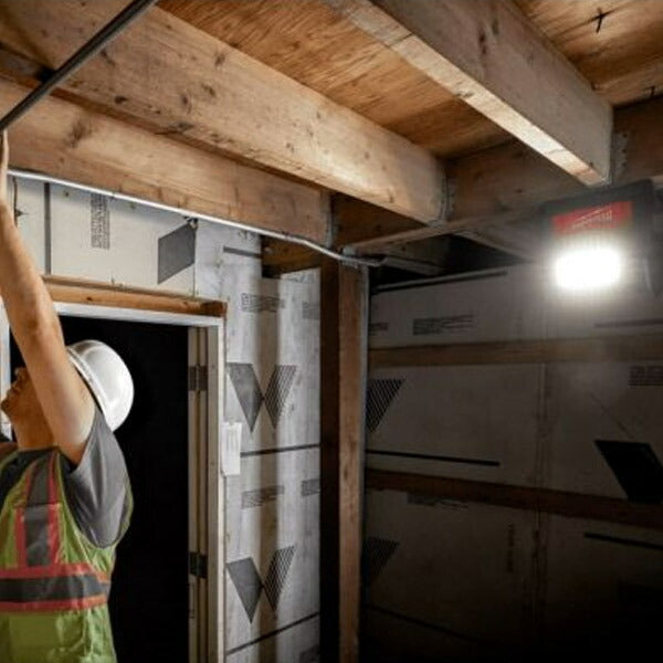 日本正規品 ミルウォーキー M18 LEDハイパフォーマンスエリアライト(本体のみ) (M18 HOAL-0 APJ)(4573592040137) milwaukee