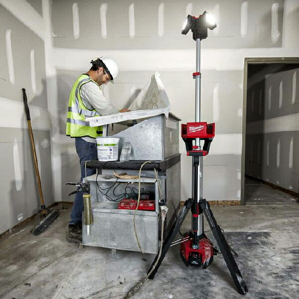 日本正規品 ミルウォーキー M18 充電機能付きスタンドライト (M18 HOSALC-0 JP)(4573592030664) milwaukee