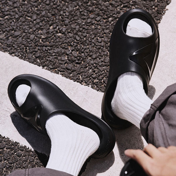 PEAK 歩行時はふわふわ 走ると硬い高反発力ソールに変化するサンダル ピークタイチスライド TS-03 オールブラック 万能サンダル