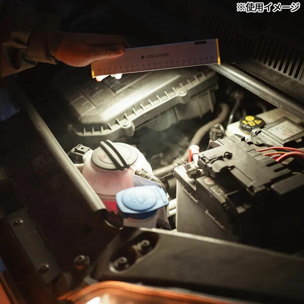 日本正規品 レッドレンザー LEDエリアライト AF2R Work 1000lm CRI80 充電式 IP54防水 IK07耐衝撃 322g マグネット・フック・ベルクロ取付 赤色灯付 車整備 作業灯 (502921) (4058205033381) Ledlenser