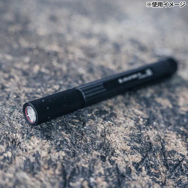 日本正規品 レッドレンザー ペンライト P4 第四世代 180lm 照射距離90m 単4電池式 IP54防水 60g フォーカス機能付 最長23時間 75%リサイクルアルミ ポケットクリップ プロ用 (503098) (4058205036986) Ledlenser