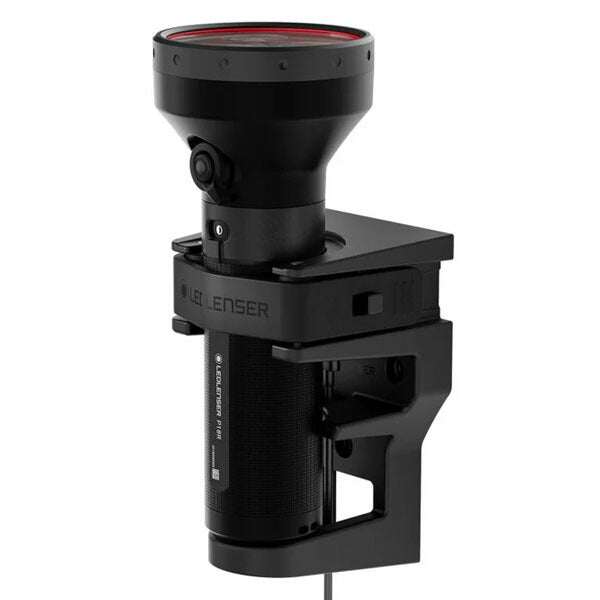 日本正規品 レッドレンザー ハンドライト P18R 第四世代 6500lm 照射距離600m 充電式 IP68完全防水 651g ワンタッチフォーカス 専用ハードケース付 サーチライト (503112) (4058205037402) Ledlenser