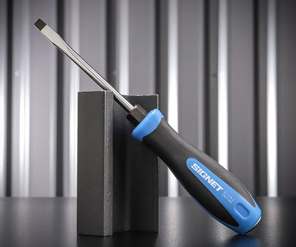 【ワケあり特価品】(状態A) シグネット 51483-S99-00305 ソフトグリップマイナスドライバー 刃先幅6.0mm 軸長100mm 全長210mm (4545301006543) SIGNET