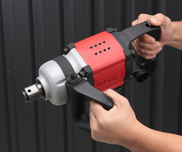 TONE エアーインパクトレンチ(ストレートタイプ) 能力ボルト径33mm 差込角25.4mm (AIS8330S)(4953488309942) トネ