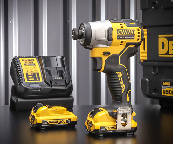 デウォルト 10.8V ブラシレス・インパクトドライバーセット (ボックス・2.0Ahバッテリー2個・充電器付) DEWALT 日本正規品 (DCF801D2-JP) (4536178691857)
