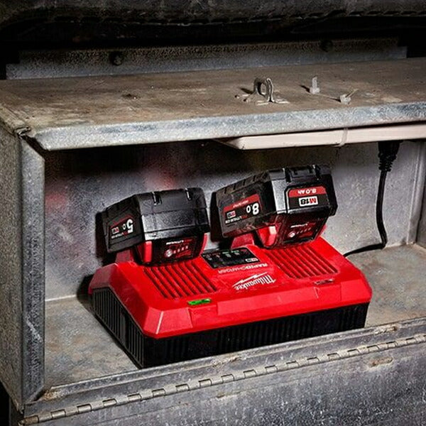 日本正規品 ミルウォーキー M18 デュアルベイ充電器 (M18 DFC JP)(4573592060074) milwaukee