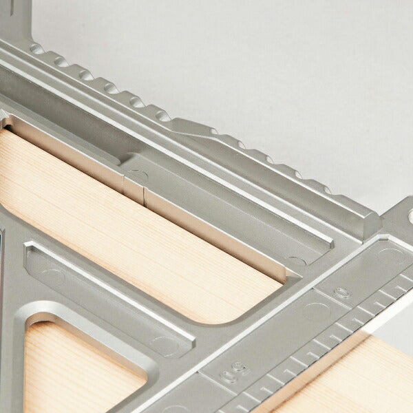 TAJIMA タジマ 丸鋸ガイド モバイル 90−45 マグネシウム (MRGM9045M) (丸鋸ピッチ目盛付・勾配目盛付)