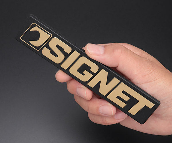シグネット 99939 ブラック x ゴールド ロゴ エンブレム(3D) サイズ146x30mm SIGNET 工具箱用黒金エンブレム