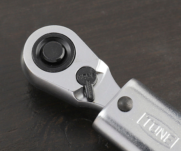 TONE プレセット形トルクレンチ(ダイレクトセット・コンパクトヘッドホールドタイプ) トルク調整範囲1~6N・m 差込角6.35mm (T2MN6CH-QL)(4953488421057) トネ