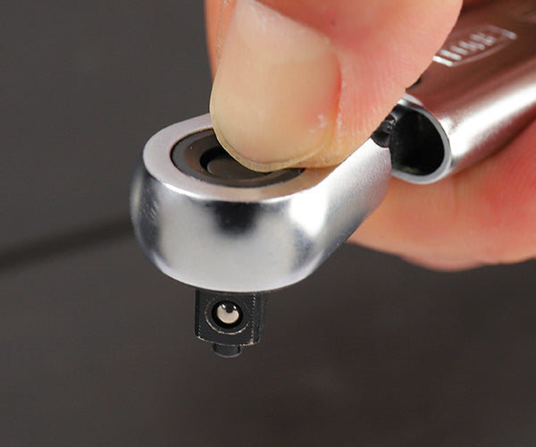 TONE プレセット形トルクレンチ(ダイレクトセット・コンパクトヘッドホールドタイプ) トルク調整範囲1~6N・m 差込角6.35mm (T2MN6CH-QL)(4953488421057) トネ