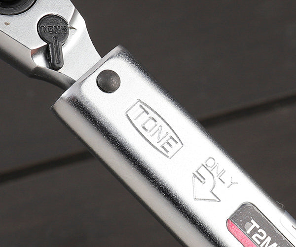 TONE プレセット形トルクレンチ(ダイレクトセット・コンパクトヘッドホールドタイプ) トルク調整範囲1~6N・m 差込角6.35mm (T2MN6CH-QL)(4953488421057) トネ