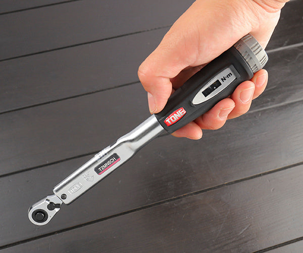 TONE プレセット形トルクレンチ(ダイレクトセット・コンパクトヘッドホールドタイプ) トルク調整範囲1~6N・m 差込角6.35mm (T2MN6CH-QL)(4953488421057) トネ