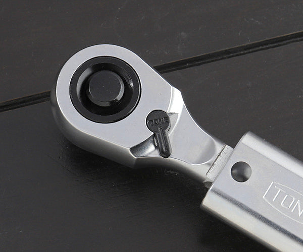 TONE プレセット形トルクレンチ(ダイレクトセット・コンパクトヘッドホールドタイプ) トルク調整範囲30~140N・m 差込角12.7mm (T4MN140CH-QL)(4953488421125) トネ