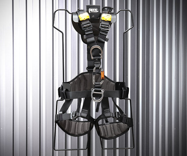 日本正規品 ペツル アバオ 国際バージョン サイズ1 ブラック/イエロー フルハーネス 墜落制止用器具規格適合 (C071CB01)(3342540845176) PETZL