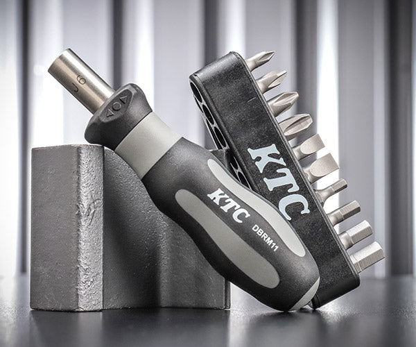 [26SS新商品] KTC ミニラチェットドライバー ビット10本付 DBRM11 (4989433883144) 京都機械工具