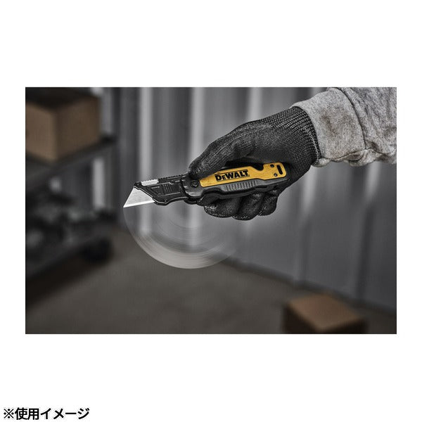 [26AW新商品] 日本正規品 デウォルト タフシリーズ プッシュ＆フリップ 折りたたみナイフ 替刃5枚収納 ガットフック付 (DWHT10992)(4536178923934) DEWALT