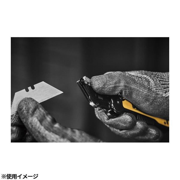 [26AW新商品] 日本正規品 デウォルト タフシリーズ プッシュ＆フリップ 折りたたみナイフ 替刃5枚収納 ガットフック付 (DWHT10992)(4536178923934) DEWALT