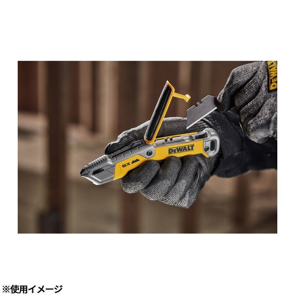 [26AW新商品] 日本正規品 デウォルト タフシリーズ 固定式 ユーティリティナイフ 替刃5枚収納 鋳造合金ボディ (DWHT10998-0)(4536178923941) DEWALT