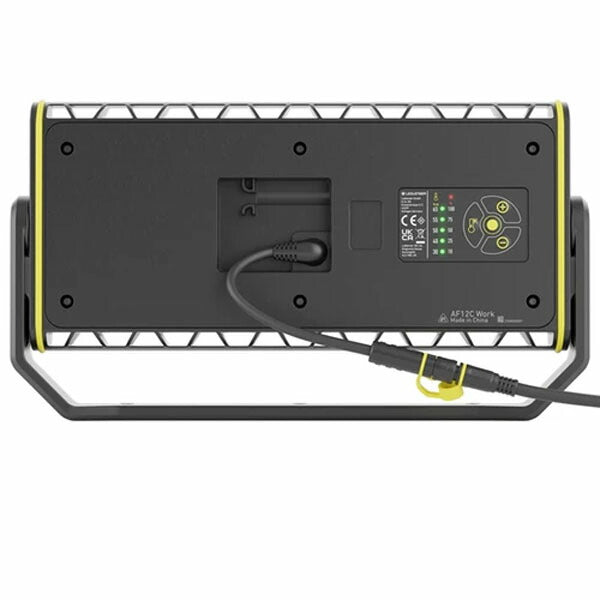 日本正規品 レッドレンザー LED作業灯 AF12C Work 8000lm CRI80 AC電源専用 照射距離135m IP67防水 IK07耐衝撃 96個LED 三脚対応 ハードケース付 投光器 エリアライト (502914) (4058205033176) Ledlenser