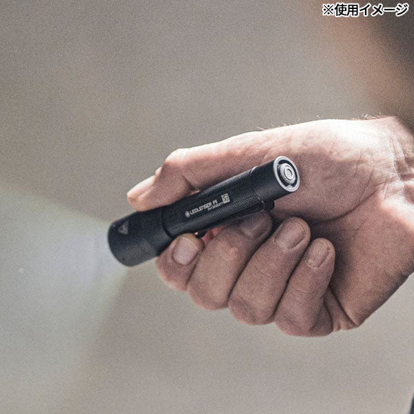 日本正規品 レッドレンザー ミニハンドライト P5 第四世代 200lm 照射距離170m 単3電池式 IP54防水 80g フォーカス機能付 ラピッドフォーカス ポケットクリップ EDC (503100) (4058205037044) Ledlenser