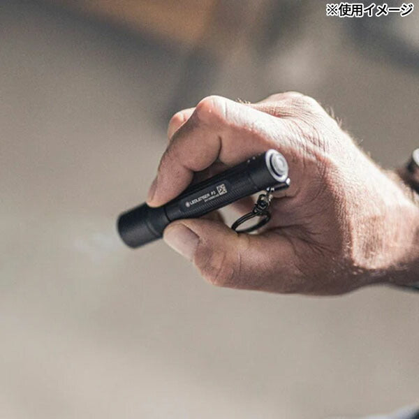 日本正規品 レッドレンザー キーライト P3 第四世代 130lm 照射距離110m 単4電池式 IP54防水 超軽量43g フォーカス機能付 キーリング付属 散歩 アウトドア (503106) (4058205037228) Ledlenser