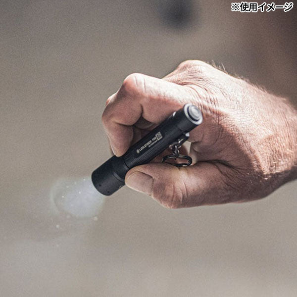 日本正規品 レッドレンザー キーライト P3R 第四世代 200lm 照射距離130m 充電式 単4電池兼用 IP54防水 超軽量41g フォーカス機能付 USB-C急速充電1.5h キーリング付属 EDC (503107) (4058205037259) Ledlenser