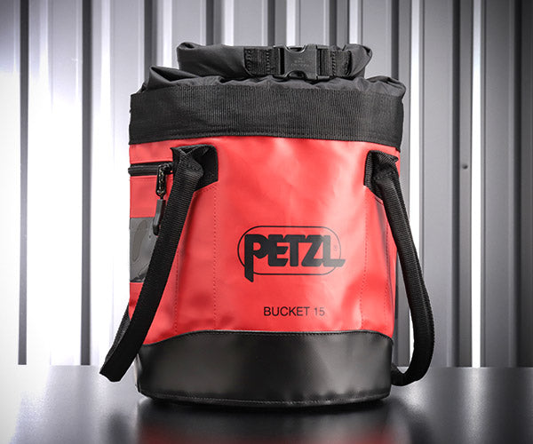 日本正規品 ペツル バケット 15 レッド 15L 自立型ロープバッグ 11mmロープ45m収納 50kg引き上げ対応 (S001BA00)(3342540837959) PETZL