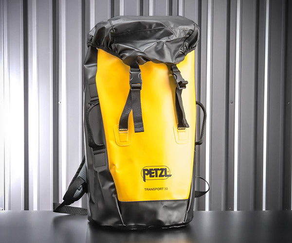 日本正規品 ペツル トランスポート 30 イエロー/ブラック 30L 自立型 高耐久バックパック 50kg引き上げ対応 TPU (S042AA00)(3342540844803) PETZL