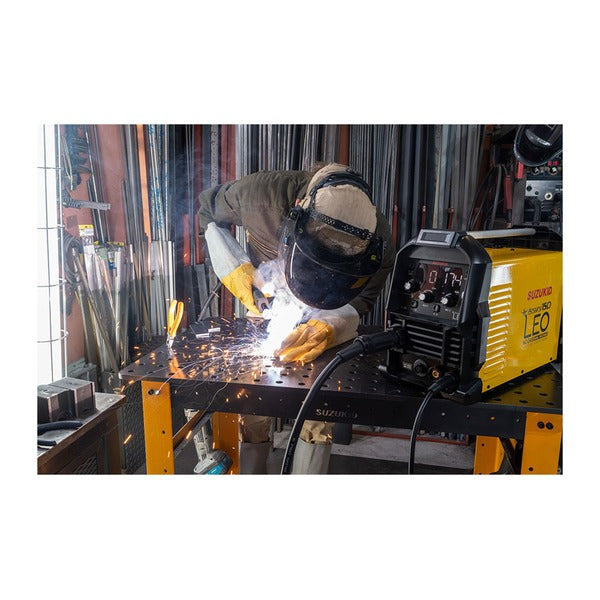 [メーカー直送品] スズキッド アーキュリー150レオ 100V 200V兼用 ノンガス専用 半自動溶接機 インバータ 液晶パネル搭載 軽量12.5kg (SAYI-150L)(4991945037724) SUZUKID
